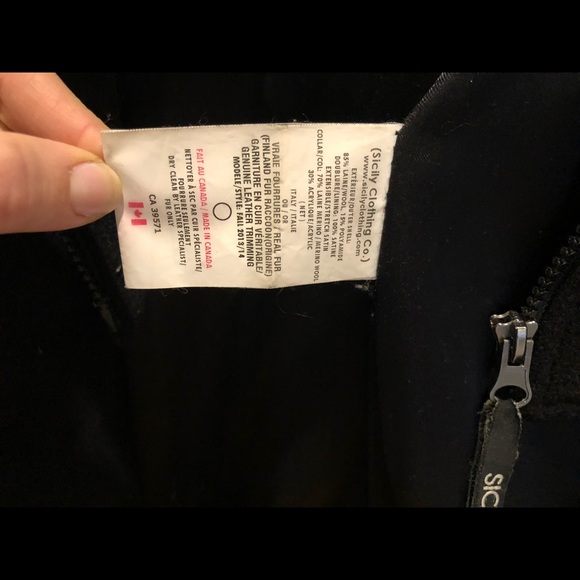 Wool winter coat. Very warm, no fur, city elegant, large hood. - Picture 7 of 12